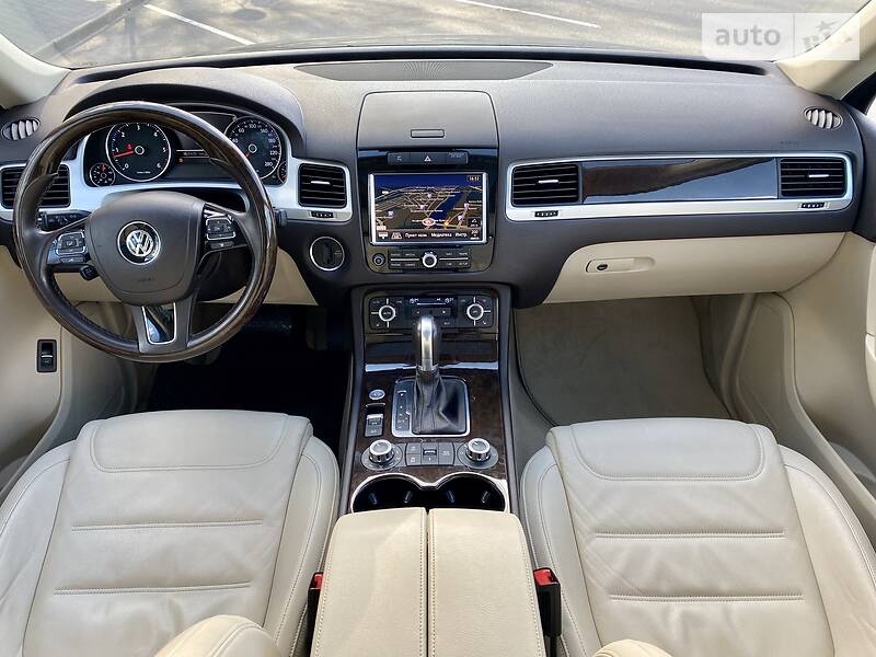 Внедорожник / Кроссовер Volkswagen Touareg 2014 в Виннице
