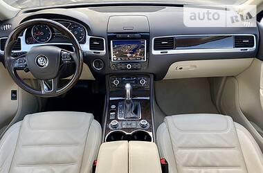 Позашляховик / Кросовер Volkswagen Touareg 2014 в 