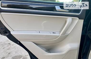 Позашляховик / Кросовер Volkswagen Touareg 2014 в 