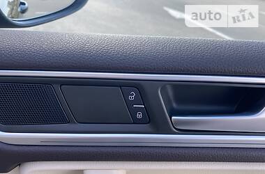 Позашляховик / Кросовер Volkswagen Touareg 2014 в 