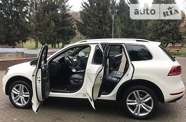 Позашляховик / Кросовер Volkswagen Touareg 2011 в 
