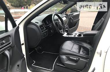Позашляховик / Кросовер Volkswagen Touareg 2011 в 