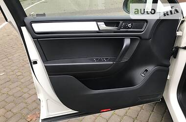 Позашляховик / Кросовер Volkswagen Touareg 2011 в 
