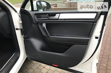 Позашляховик / Кросовер Volkswagen Touareg 2011 в 