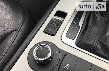 Позашляховик / Кросовер Volkswagen Touareg 2011 в 