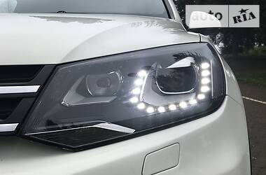 Позашляховик / Кросовер Volkswagen Touareg 2011 в 