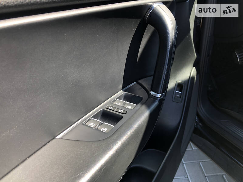 Позашляховик / Кросовер Volkswagen Touareg 2012 в Хусті