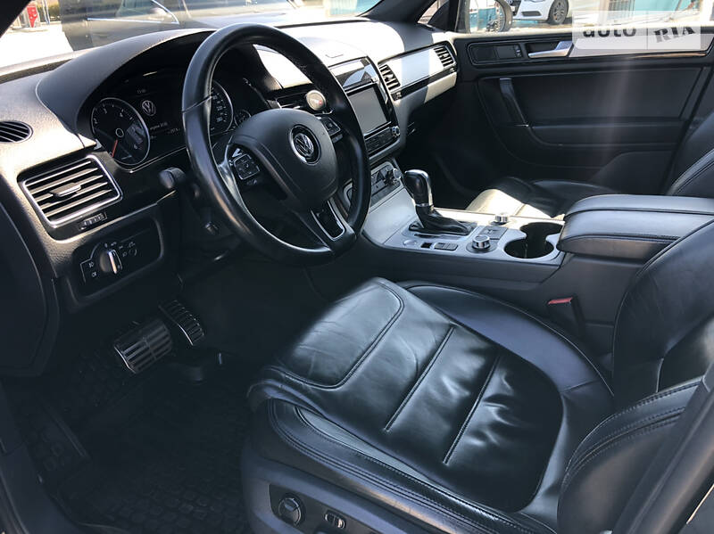Позашляховик / Кросовер Volkswagen Touareg 2012 в Хусті