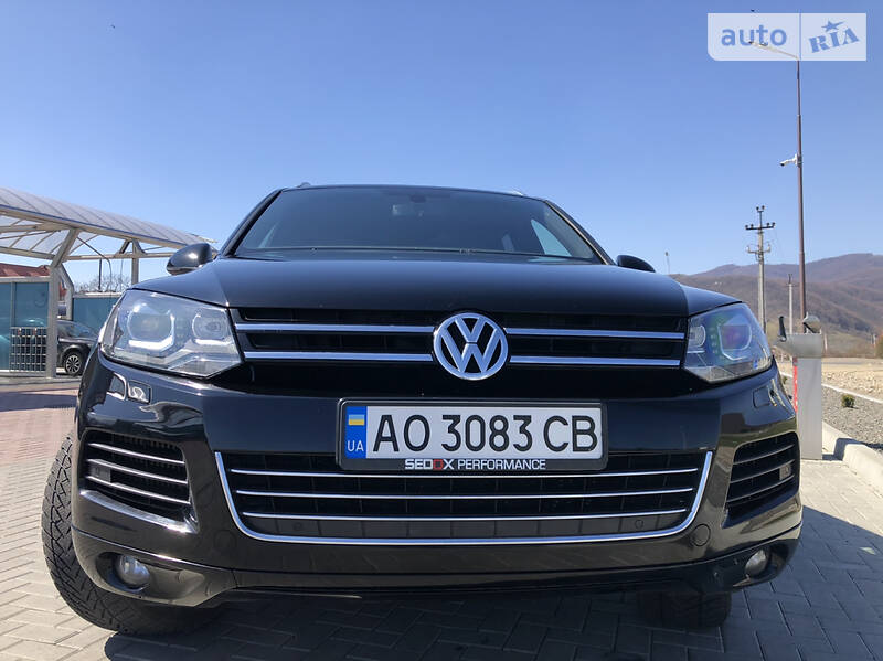 Позашляховик / Кросовер Volkswagen Touareg 2012 в Хусті