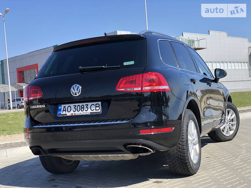 Позашляховик / Кросовер Volkswagen Touareg 2012 в Хусті
