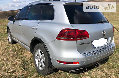 Позашляховик / Кросовер Volkswagen Touareg 2011 в 