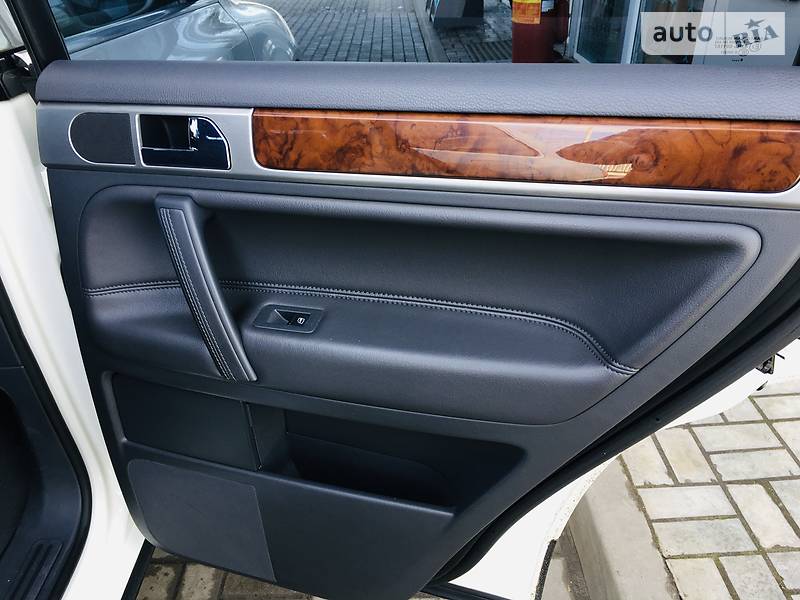 Позашляховик / Кросовер Volkswagen Touareg 2008 в Новомосковську