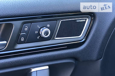 Позашляховик / Кросовер Volkswagen Touareg 2013 в 