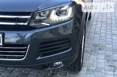 Позашляховик / Кросовер Volkswagen Touareg 2013 в 