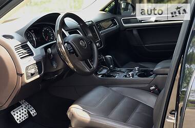 Позашляховик / Кросовер Volkswagen Touareg 2011 в 
