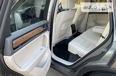 Позашляховик / Кросовер Volkswagen Touareg 2015 в 