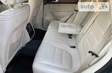 Позашляховик / Кросовер Volkswagen Touareg 2015 в 