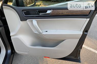 Позашляховик / Кросовер Volkswagen Touareg 2015 в 