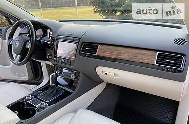 Позашляховик / Кросовер Volkswagen Touareg 2015 в 