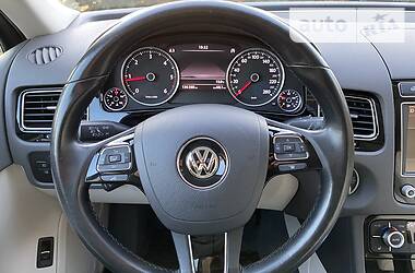 Позашляховик / Кросовер Volkswagen Touareg 2015 в 