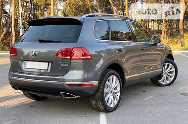 Позашляховик / Кросовер Volkswagen Touareg 2015 в 