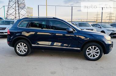 Позашляховик / Кросовер Volkswagen Touareg 2012 в 