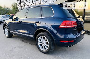 Позашляховик / Кросовер Volkswagen Touareg 2012 в 