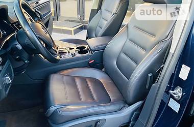 Позашляховик / Кросовер Volkswagen Touareg 2012 в 