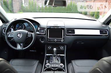 Позашляховик / Кросовер Volkswagen Touareg 2011 в 