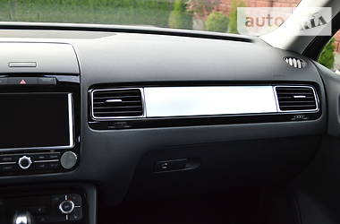 Позашляховик / Кросовер Volkswagen Touareg 2011 в 