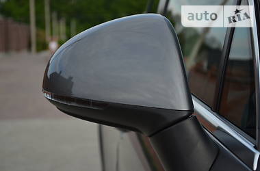 Позашляховик / Кросовер Volkswagen Touareg 2011 в 