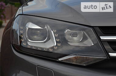 Позашляховик / Кросовер Volkswagen Touareg 2011 в 
