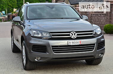 Позашляховик / Кросовер Volkswagen Touareg 2011 в 