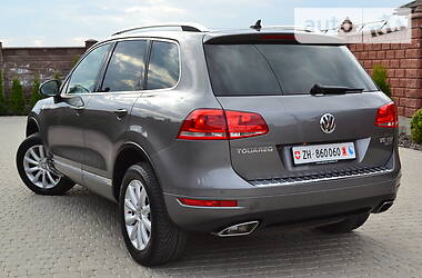 Позашляховик / Кросовер Volkswagen Touareg 2011 в 