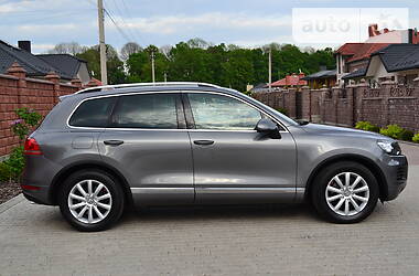 Позашляховик / Кросовер Volkswagen Touareg 2011 в 