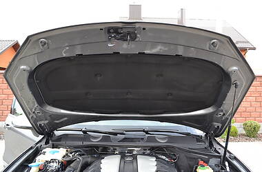 Позашляховик / Кросовер Volkswagen Touareg 2011 в 
