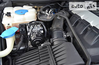 Позашляховик / Кросовер Volkswagen Touareg 2011 в 