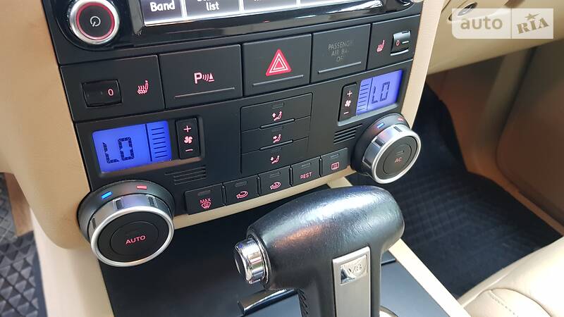 Позашляховик / Кросовер Volkswagen Touareg 2009 в Полтаві