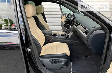 Позашляховик / Кросовер Volkswagen Touareg 2016 в 