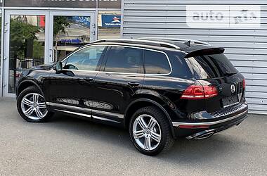 Позашляховик / Кросовер Volkswagen Touareg 2016 в 