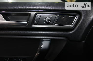 Позашляховик / Кросовер Volkswagen Touareg 2010 в 