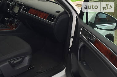 Позашляховик / Кросовер Volkswagen Touareg 2014 в 