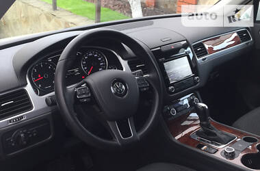 Позашляховик / Кросовер Volkswagen Touareg 2014 в 