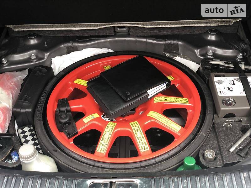 Позашляховик / Кросовер Volkswagen Touareg 2013 в Запоріжжі