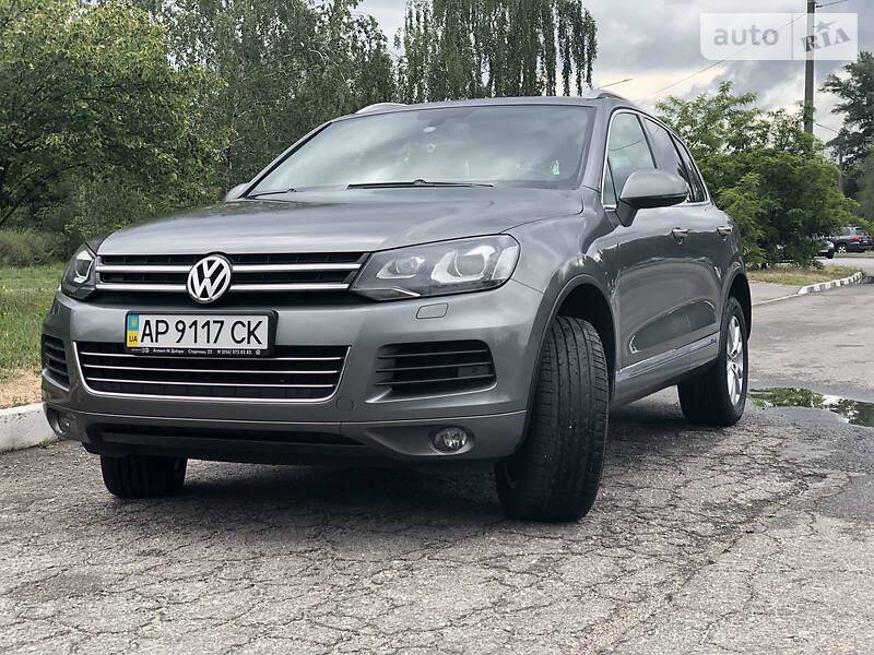 Позашляховик / Кросовер Volkswagen Touareg 2013 в Запоріжжі