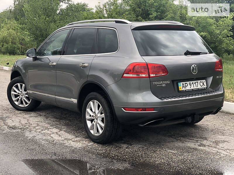 Позашляховик / Кросовер Volkswagen Touareg 2013 в Запоріжжі