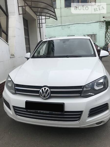 Позашляховик / Кросовер Volkswagen Touareg 2014 в 