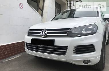 Позашляховик / Кросовер Volkswagen Touareg 2014 в 