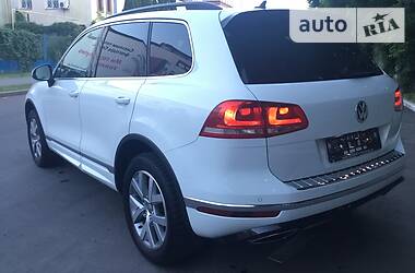 Внедорожник / Кроссовер Volkswagen Touareg 2015 в 