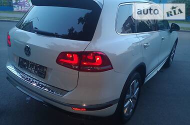 Внедорожник / Кроссовер Volkswagen Touareg 2015 в 